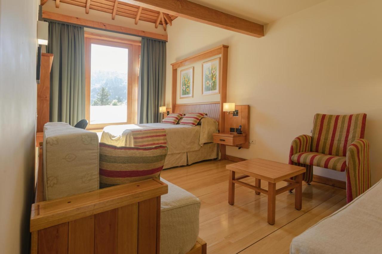 Hotel Y Cabanas Le Village San Martin de los Andes Exterior photo