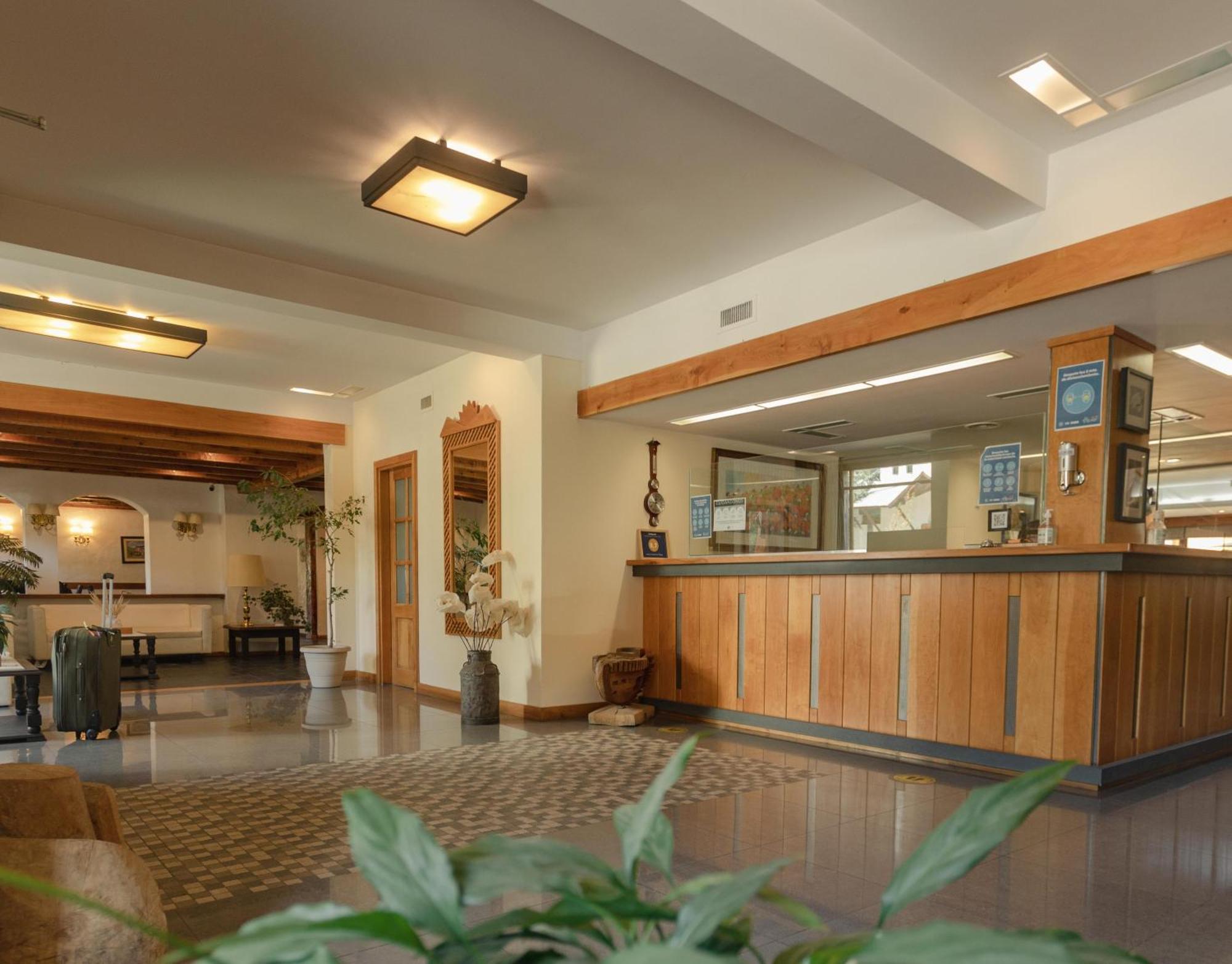 Hotel Y Cabanas Le Village San Martin de los Andes Exterior photo